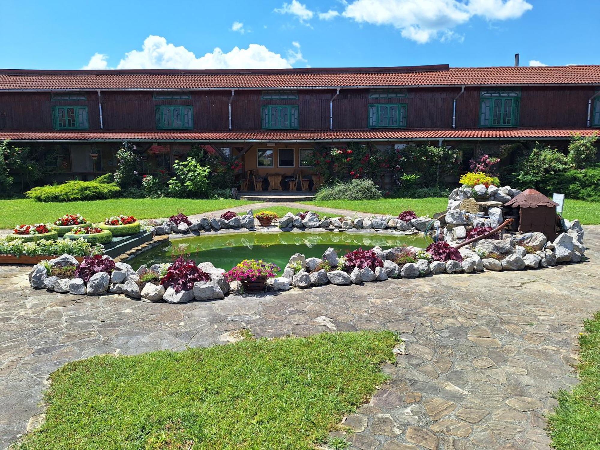 Natural Balkanic Selfcheckin Self-Catering Targoviste Exterior photo